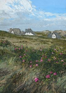 Haus Kliffende mit Heckenrosen